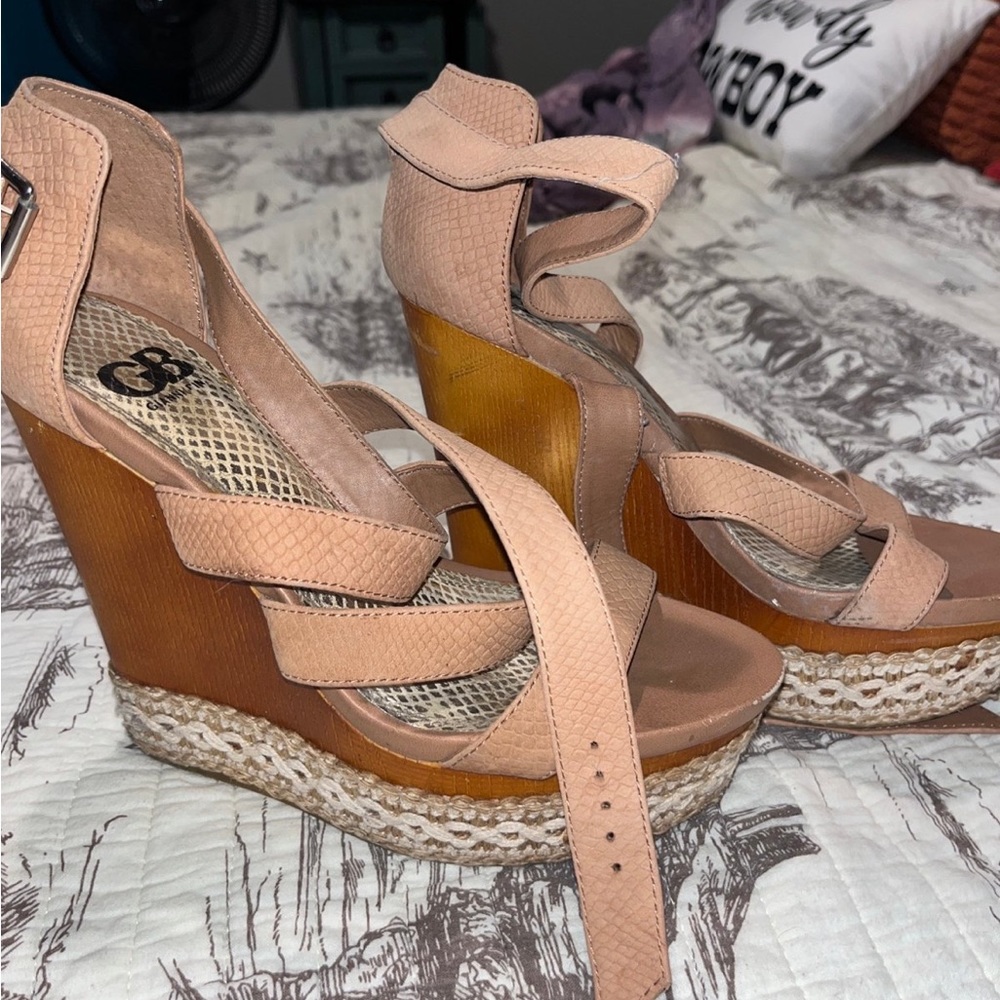 Women’s Gianni Bini nude wedges, size 9!